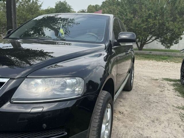 Черный Фольксваген Туарег, объемом двигателя 2.5 л и пробегом 280 тыс. км за 5000 $, фото 1 на Automoto.ua