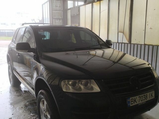 Чорний Фольксваген Туарег, об'ємом двигуна 2.5 л та пробігом 320 тис. км за 4850 $, фото 1 на Automoto.ua