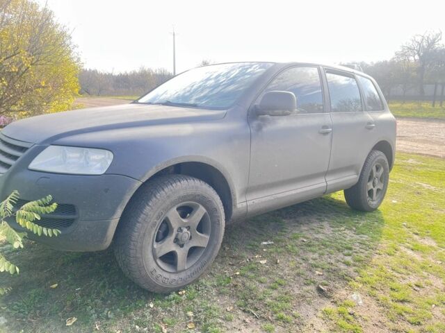 Черный Фольксваген Туарег, объемом двигателя 2.6 л и пробегом 2 тыс. км за 3569 $, фото 1 на Automoto.ua