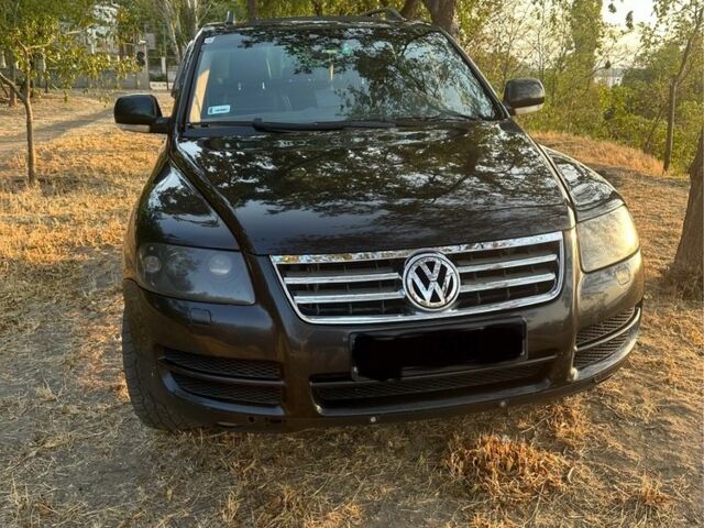 Черный Фольксваген Туарег, объемом двигателя 2.5 л и пробегом 319 тыс. км за 5500 $, фото 1 на Automoto.ua