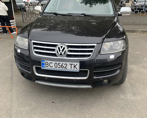 Черный Фольксваген Туарег, объемом двигателя 4.92 л и пробегом 280 тыс. км за 8500 $, фото 1 на Automoto.ua