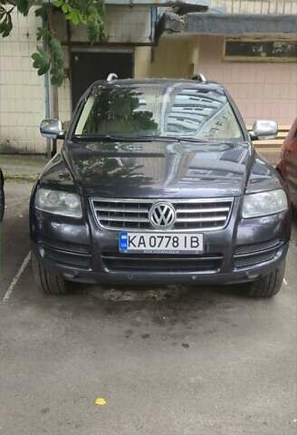 Черный Фольксваген Туарег, объемом двигателя 3.2 л и пробегом 360 тыс. км за 9500 $, фото 1 на Automoto.ua