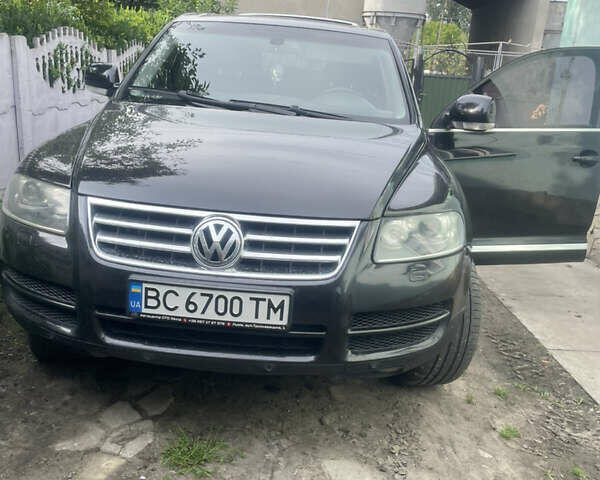 Черный Фольксваген Туарег, объемом двигателя 2.46 л и пробегом 330 тыс. км за 10500 $, фото 1 на Automoto.ua