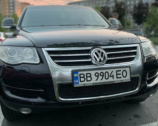 Черный Фольксваген Туарег, объемом двигателя 3 л и пробегом 200 тыс. км за 13800 $, фото 1 на Automoto.ua