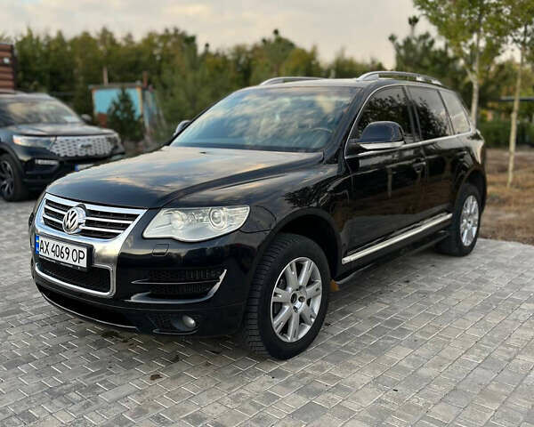 Черный Фольксваген Туарег, объемом двигателя 4.92 л и пробегом 340 тыс. км за 11000 $, фото 1 на Automoto.ua