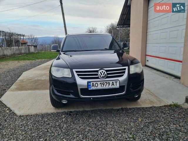 Черный Фольксваген Туарег, объемом двигателя 3 л и пробегом 258 тыс. км за 10500 $, фото 1 на Automoto.ua