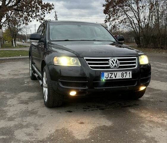 Чорний Фольксваген Туарег, об'ємом двигуна 3 л та пробігом 250 тис. км за 3350 $, фото 1 на Automoto.ua