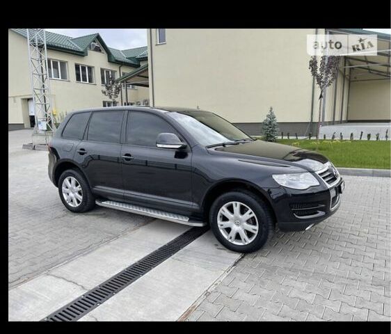 Черный Фольксваген Туарег, объемом двигателя 3 л и пробегом 236 тыс. км за 13000 $, фото 1 на Automoto.ua