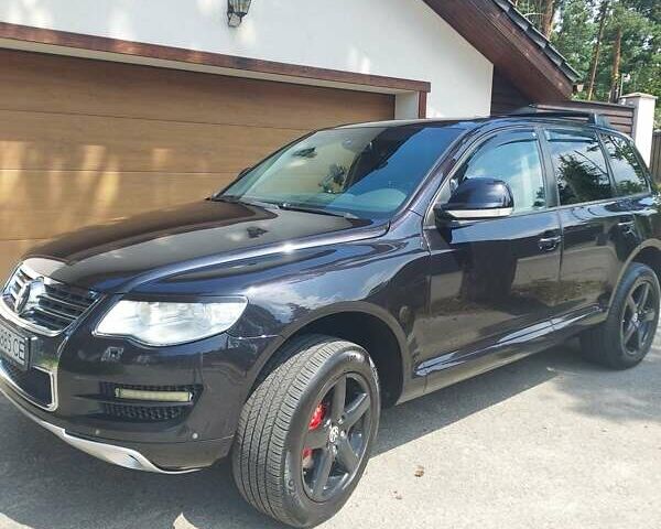 Черный Фольксваген Туарег, объемом двигателя 2.97 л и пробегом 350 тыс. км за 14000 $, фото 1 на Automoto.ua