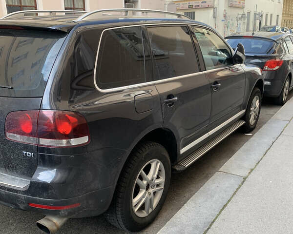 Черный Фольксваген Туарег, объемом двигателя 2.4 л и пробегом 186 тыс. км за 14755 $, фото 1 на Automoto.ua