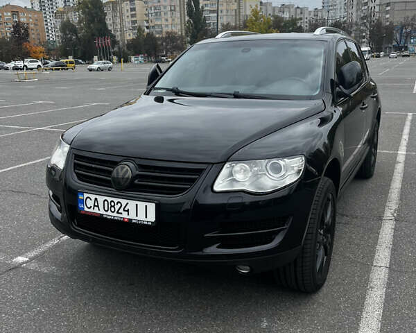 Черный Фольксваген Туарег, объемом двигателя 4.9 л и пробегом 252 тыс. км за 13800 $, фото 1 на Automoto.ua