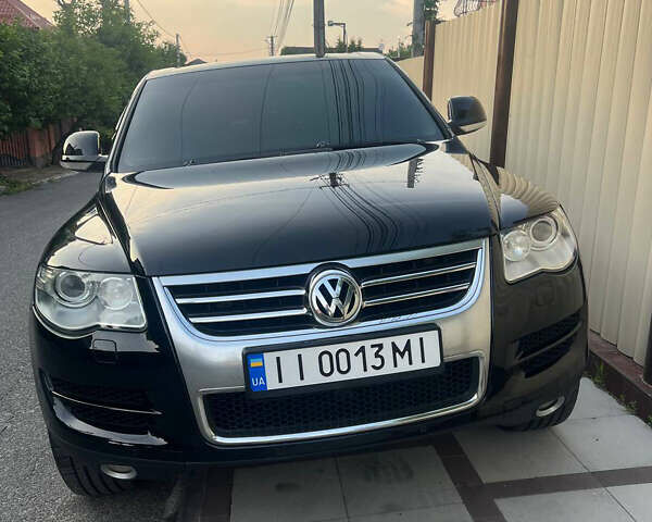 Черный Фольксваген Туарег, объемом двигателя 2.46 л и пробегом 244 тыс. км за 9600 $, фото 1 на Automoto.ua