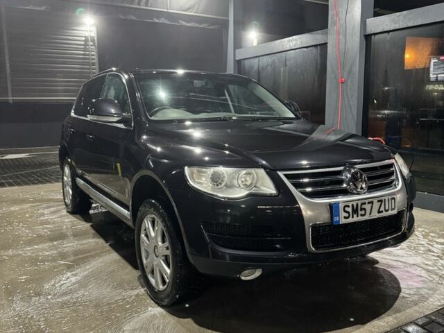 Черный Фольксваген Туарег, объемом двигателя 3 л и пробегом 340 тыс. км за 4500 $, фото 1 на Automoto.ua