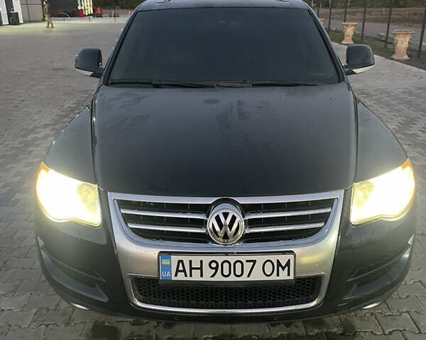 Черный Фольксваген Туарег, объемом двигателя 2.97 л и пробегом 279 тыс. км за 11000 $, фото 1 на Automoto.ua