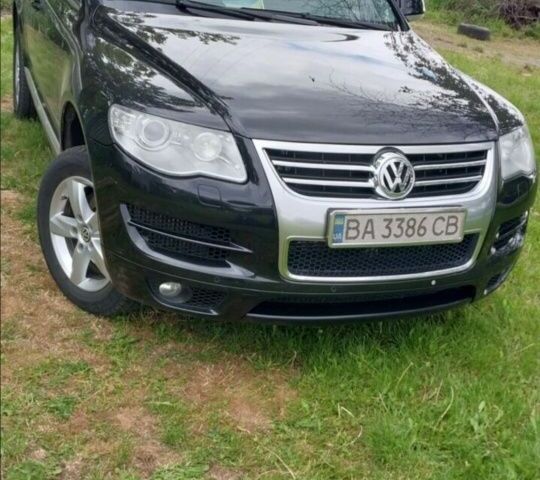 Черный Фольксваген Туарег, объемом двигателя 3 л и пробегом 235 тыс. км за 11000 $, фото 1 на Automoto.ua