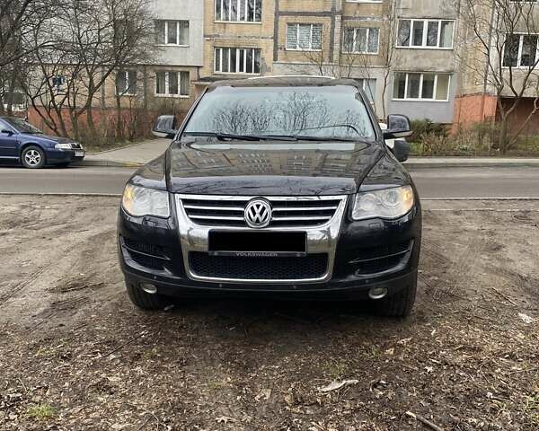Черный Фольксваген Туарег, объемом двигателя 3 л и пробегом 270 тыс. км за 11500 $, фото 1 на Automoto.ua