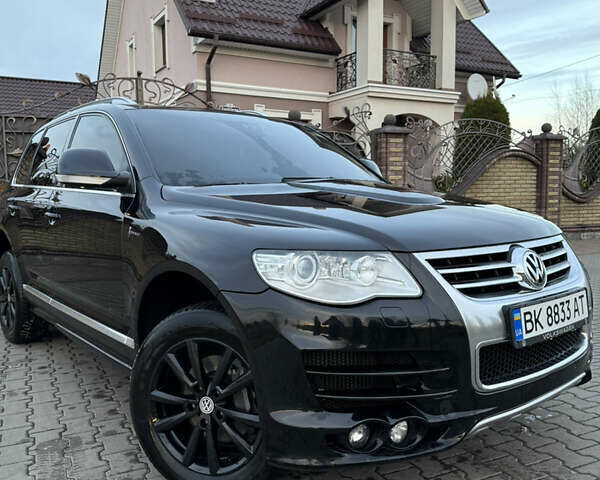 Черный Фольксваген Туарег, объемом двигателя 3 л и пробегом 217 тыс. км за 13450 $, фото 1 на Automoto.ua