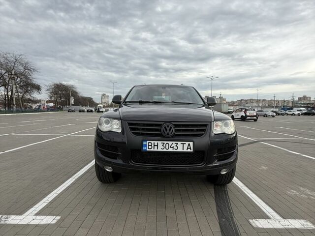 Черный Фольксваген Туарег, объемом двигателя 3 л и пробегом 263 тыс. км за 12500 $, фото 1 на Automoto.ua