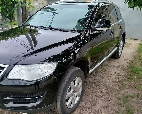 Черный Фольксваген Туарег, объемом двигателя 3 л и пробегом 350 тыс. км за 12500 $, фото 1 на Automoto.ua