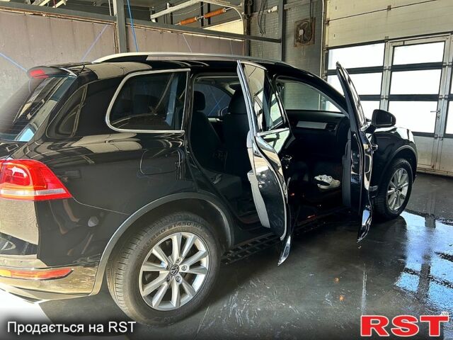 Чорний Фольксваген Туарег, об'ємом двигуна 3 л та пробігом 242 тис. км за 18750 $, фото 1 на Automoto.ua