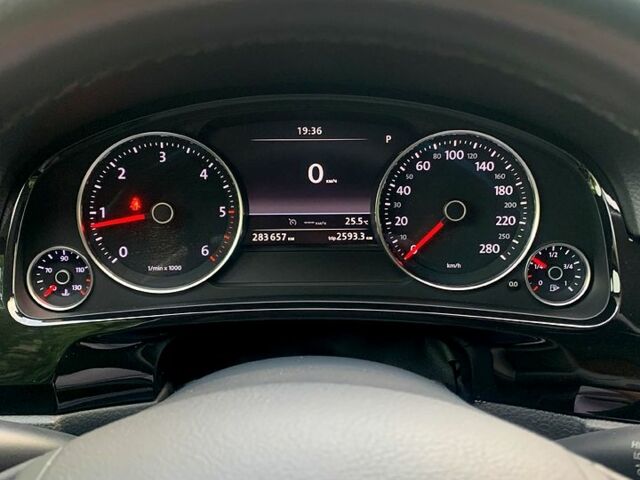 Чорний Фольксваген Туарег, об'ємом двигуна 3 л та пробігом 283 тис. км за 17500 $, фото 1 на Automoto.ua