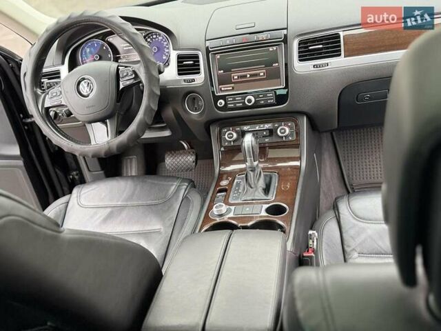 Черный Фольксваген Туарег, объемом двигателя 3 л и пробегом 272 тыс. км за 25000 $, фото 1 на Automoto.ua