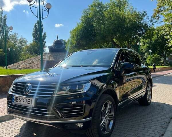 Черный Фольксваген Туарег, объемом двигателя 2.97 л и пробегом 180 тыс. км за 33000 $, фото 1 на Automoto.ua