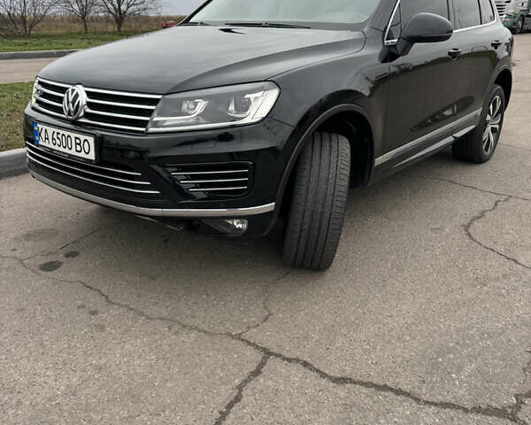 Черный Фольксваген Туарег, объемом двигателя 3 л и пробегом 249 тыс. км за 29900 $, фото 1 на Automoto.ua