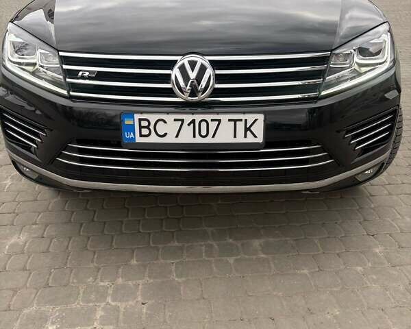 Черный Фольксваген Туарег, объемом двигателя 2.97 л и пробегом 135 тыс. км за 34500 $, фото 1 на Automoto.ua