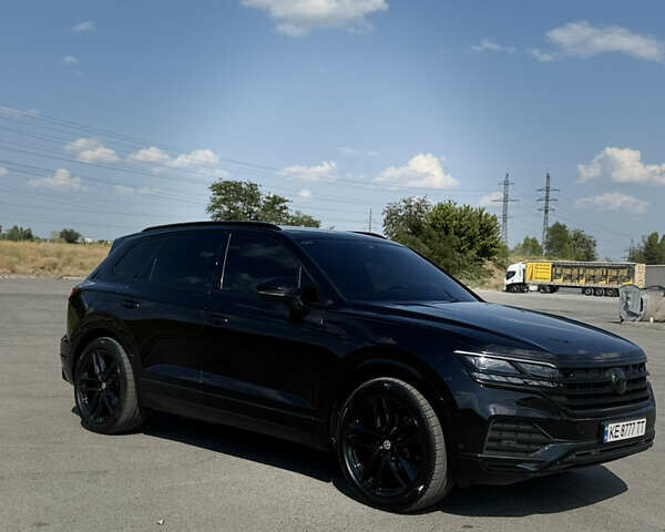 Черный Фольксваген Туарег, объемом двигателя 2.97 л и пробегом 76 тыс. км за 58500 $, фото 1 на Automoto.ua