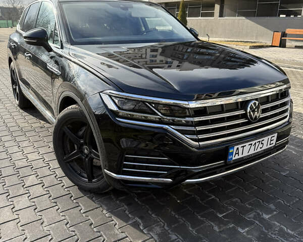 Черный Фольксваген Туарег, объемом двигателя 3 л и пробегом 159 тыс. км за 42500 $, фото 1 на Automoto.ua