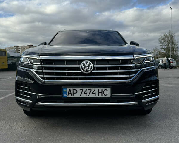 Черный Фольксваген Туарег, объемом двигателя 2.97 л и пробегом 162 тыс. км за 48500 $, фото 1 на Automoto.ua