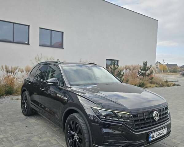 Черный Фольксваген Туарег, объемом двигателя 2.97 л и пробегом 135 тыс. км за 47000 $, фото 1 на Automoto.ua