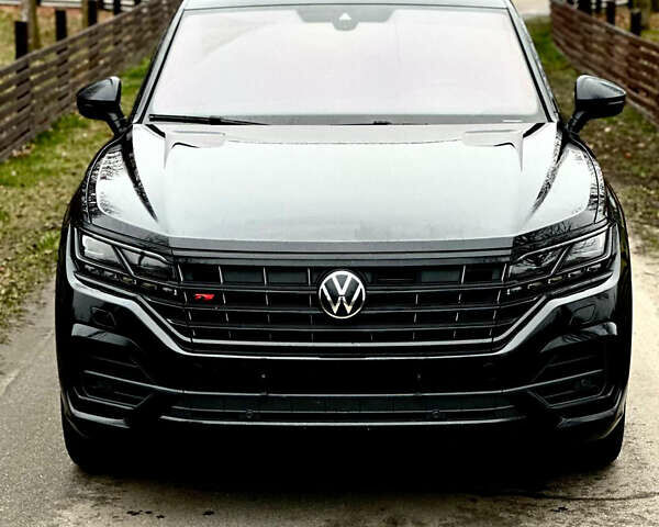 Черный Фольксваген Туарег, объемом двигателя 3 л и пробегом 115 тыс. км за 45500 $, фото 1 на Automoto.ua