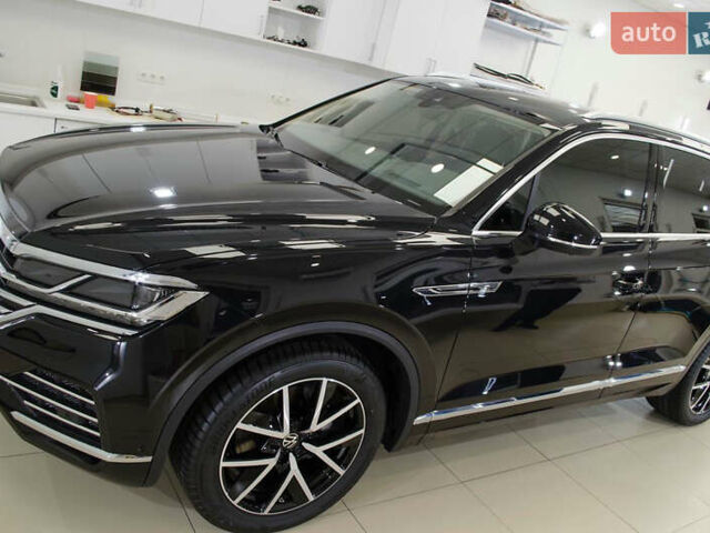 Черный Фольксваген Туарег, объемом двигателя 2.97 л и пробегом 95 тыс. км за 60000 $, фото 1 на Automoto.ua