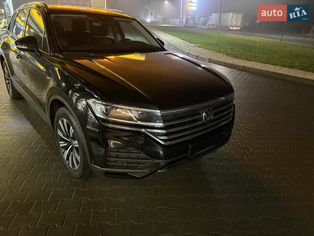 Черный Фольксваген Туарег, объемом двигателя 2.97 л и пробегом 134 тыс. км за 46000 $, фото 1 на Automoto.ua