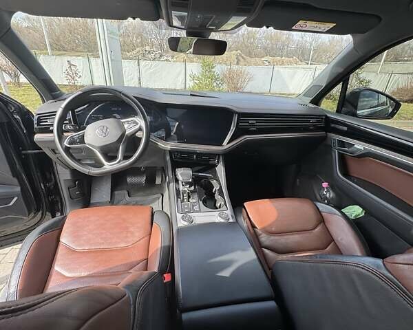 Черный Фольксваген Туарег, объемом двигателя 3 л и пробегом 77 тыс. км за 61000 $, фото 1 на Automoto.ua