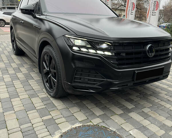 Черный Фольксваген Туарег, объемом двигателя 2.97 л и пробегом 186 тыс. км за 53000 $, фото 1 на Automoto.ua