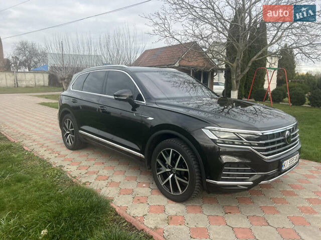 Черный Фольксваген Туарег, объемом двигателя 3 л и пробегом 142 тыс. км за 53700 $, фото 1 на Automoto.ua