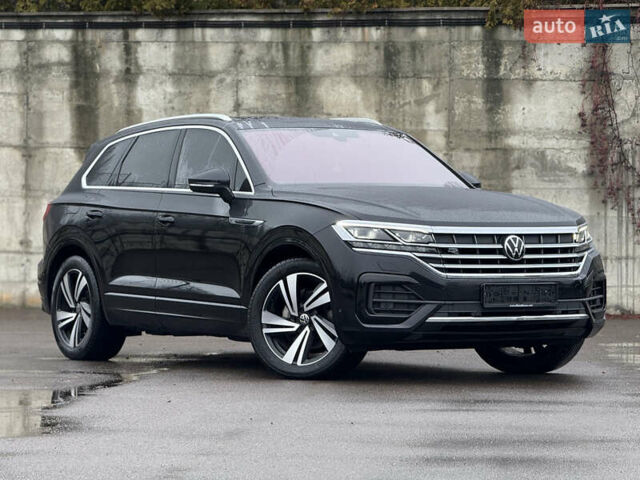 Черный Фольксваген Туарег, объемом двигателя 3 л и пробегом 148 тыс. км за 57500 $, фото 1 на Automoto.ua