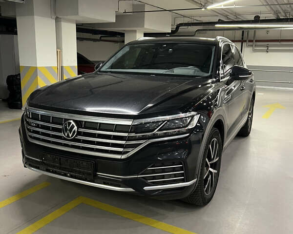 Черный Фольксваген Туарег, объемом двигателя 3 л и пробегом 75 тыс. км за 66500 $, фото 1 на Automoto.ua