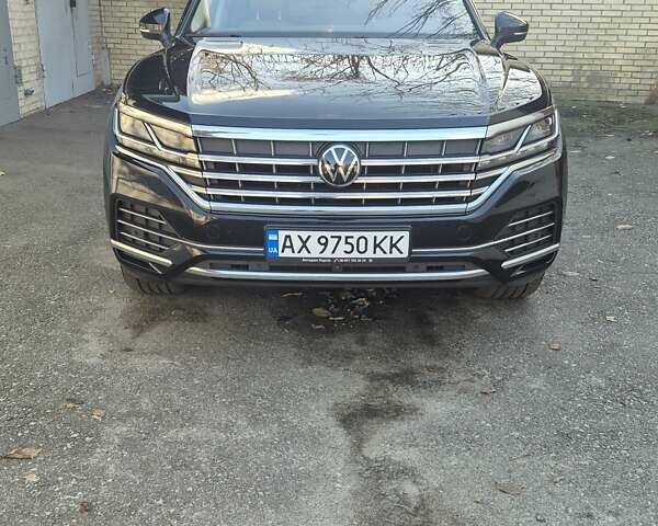 Черный Фольксваген Туарег, объемом двигателя 2.97 л и пробегом 112 тыс. км за 67500 $, фото 1 на Automoto.ua