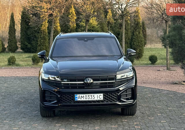 Черный Фольксваген Туарег, объемом двигателя 2.97 л и пробегом 30 тыс. км за 79500 $, фото 1 на Automoto.ua