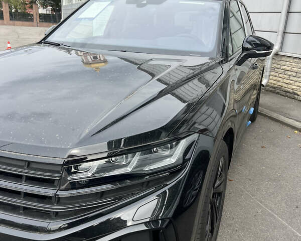 Черный Фольксваген Туарег, объемом двигателя 2.97 л и пробегом 1 тыс. км за 86000 $, фото 1 на Automoto.ua