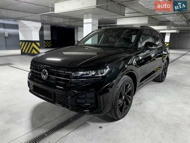 Черный Фольксваген Туарег, объемом двигателя 2.97 л и пробегом 2 тыс. км за 93000 $, фото 1 на Automoto.ua