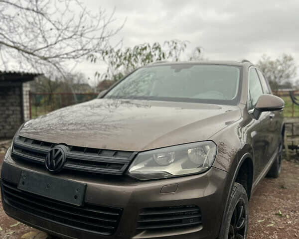 Коричневый Фольксваген Туарег, объемом двигателя 2.97 л и пробегом 300 тыс. км за 11000 $, фото 1 на Automoto.ua