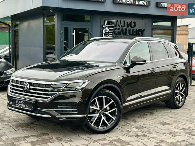 Коричневий Фольксваген Туарег, об'ємом двигуна 3 л та пробігом 106 тис. км за 55888 $, фото 1 на Automoto.ua