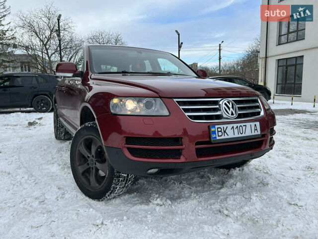 Красный Фольксваген Туарег, объемом двигателя 2.5 л и пробегом 252 тыс. км за 3600 $, фото 1 на Automoto.ua