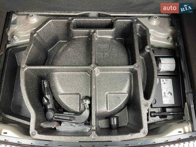 Желтый Фольксваген Туарег, объемом двигателя 3 л и пробегом 239 тыс. км за 32000 $, фото 1 на Automoto.ua