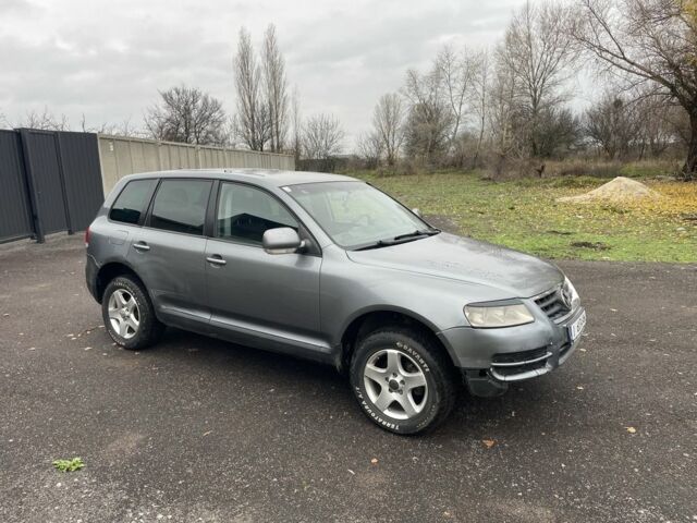 Серый Фольксваген Туарег, объемом двигателя 2.5 л и пробегом 320 тыс. км за 4500 $, фото 1 на Automoto.ua